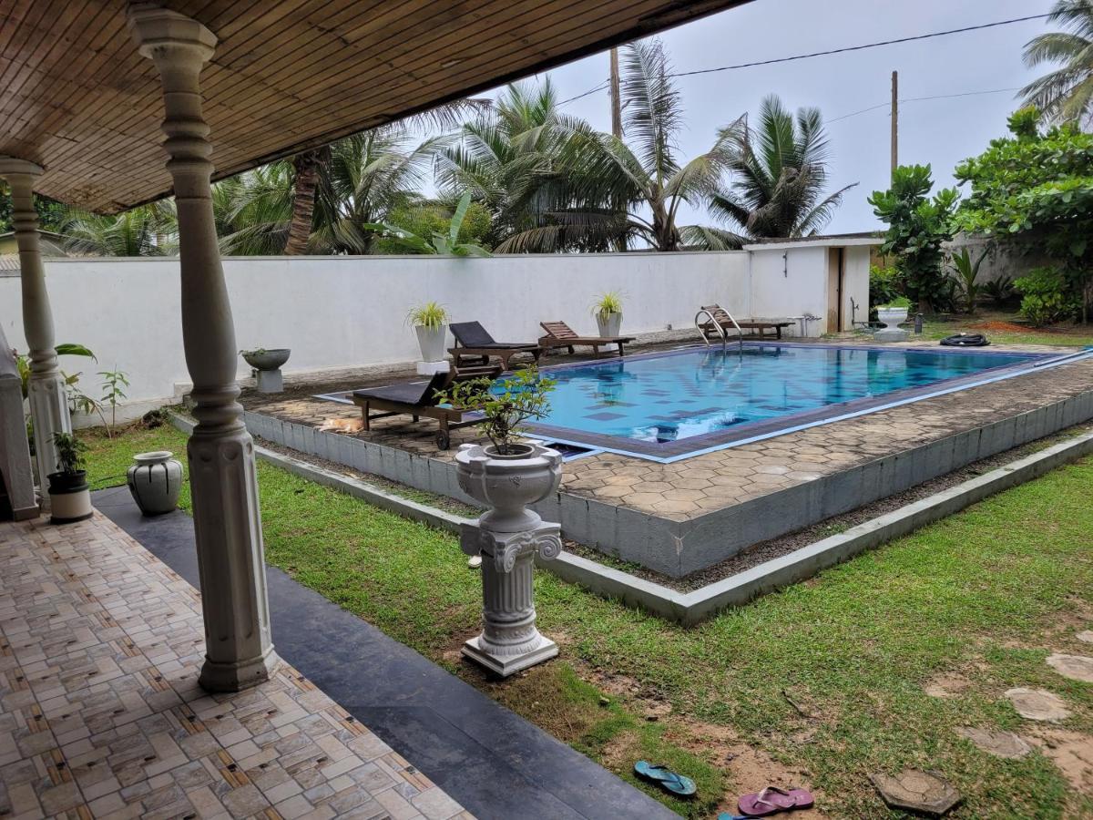 Villa Sea Sprays Hikkaduwa Exteriör bild