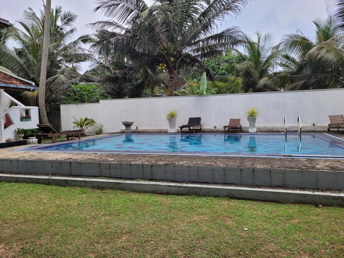 Villa Sea Sprays Hikkaduwa Exteriör bild