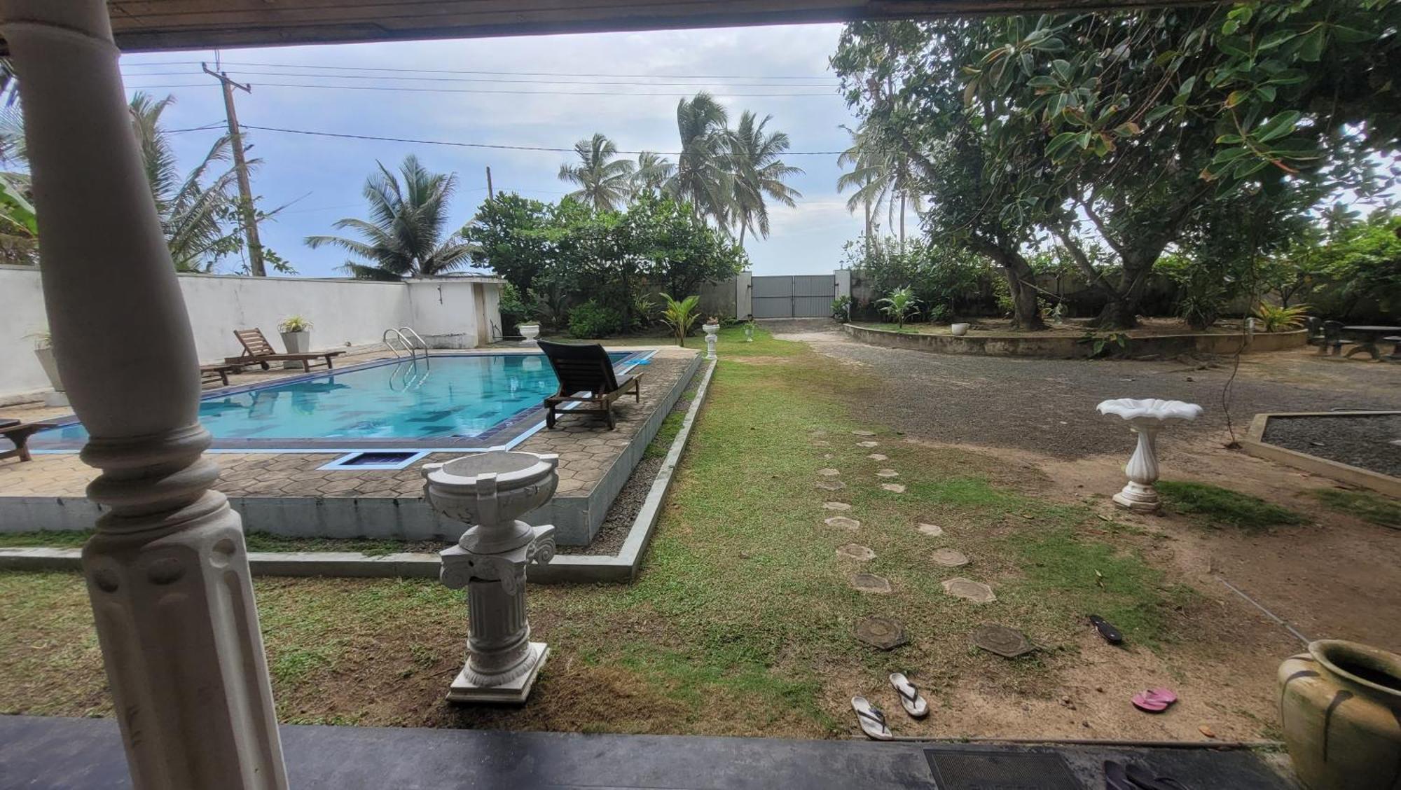 Villa Sea Sprays Hikkaduwa Exteriör bild