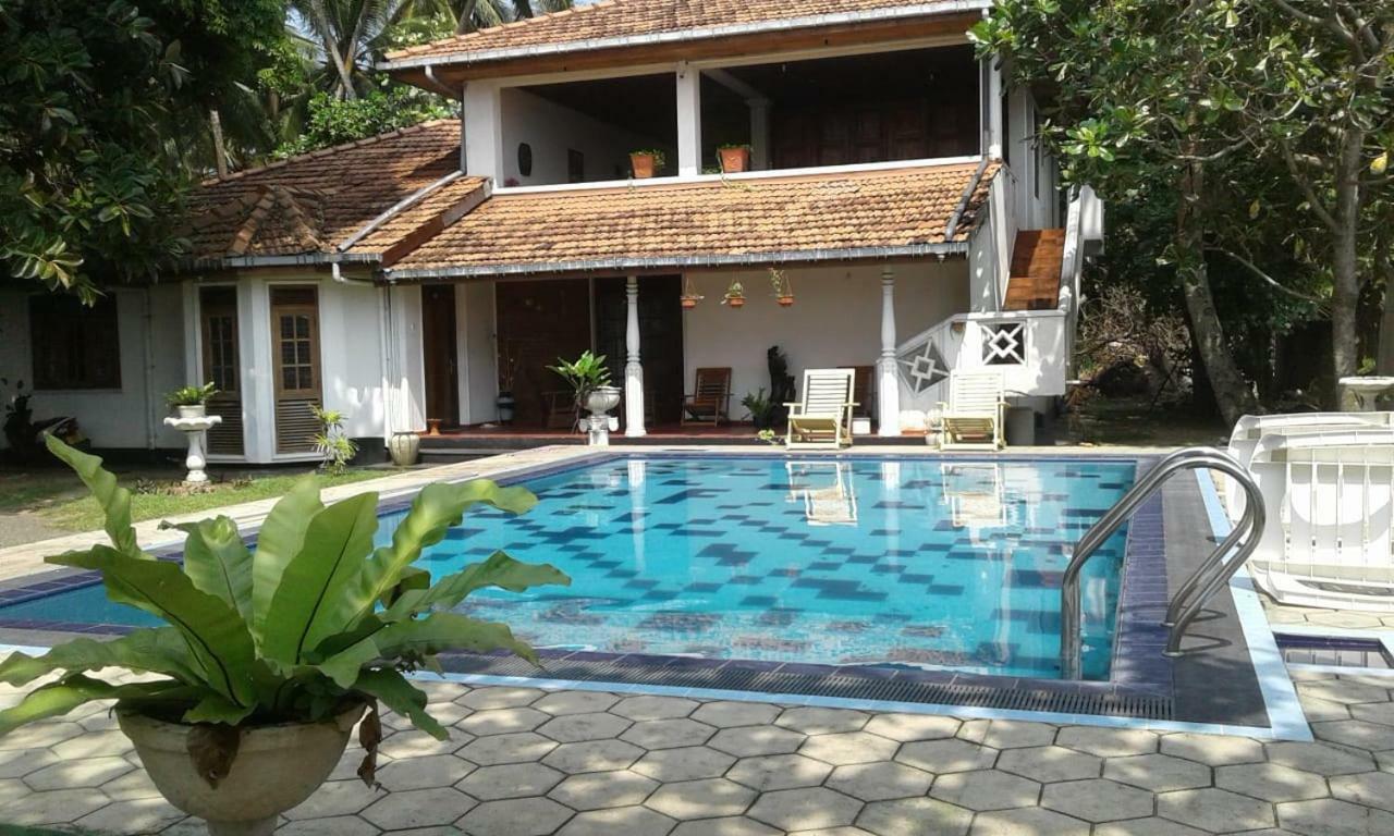 Villa Sea Sprays Hikkaduwa Exteriör bild