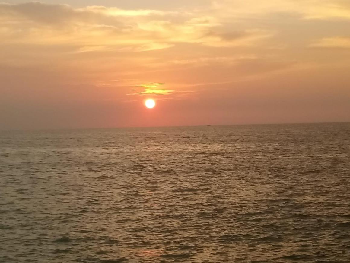 Villa Sea Sprays Hikkaduwa Exteriör bild